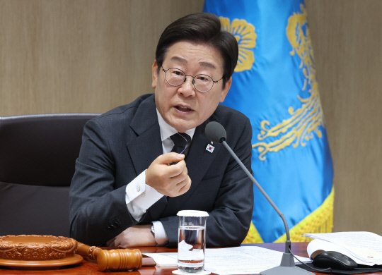 이재명 대통령이 19일 용산 대통령실에서 열린 국무회의에서 발언하고 있다. [연합뉴스]